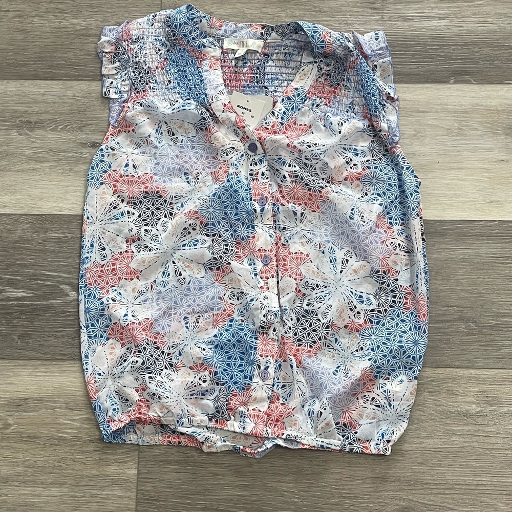 New without tags top beautiful floral pattern